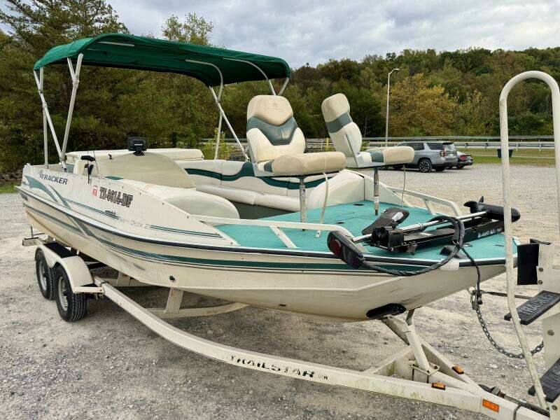 21ft Sun Tracker Yacht For Sale