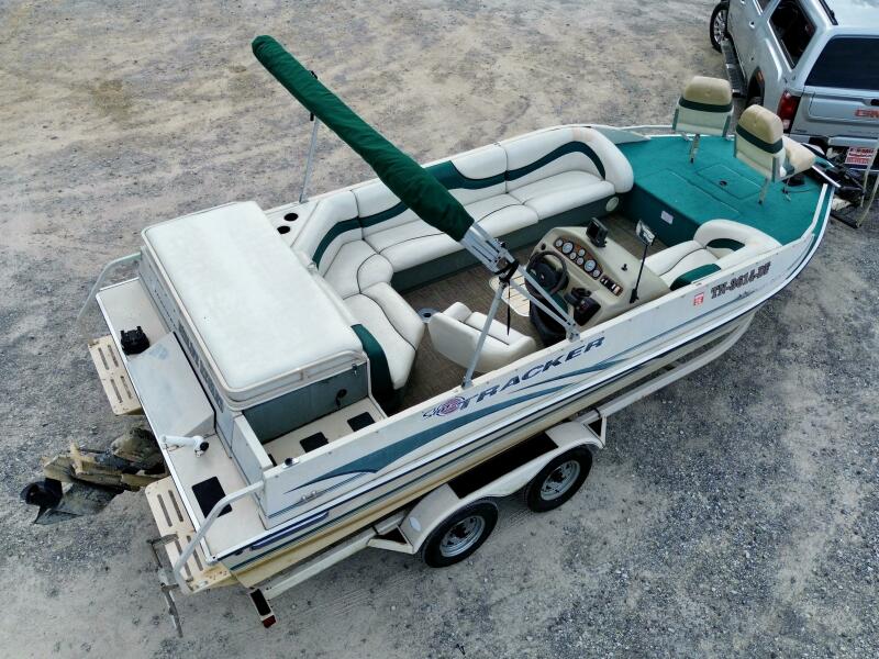 21' 2002 Sun Tracker Party Deck 21