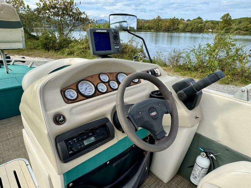 21ft Sun Tracker Yacht For Sale