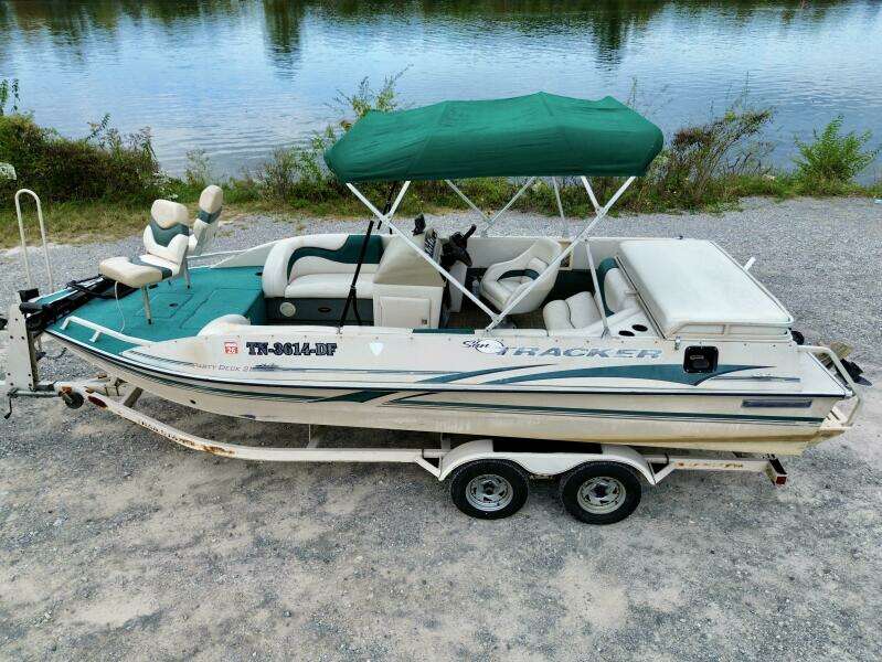 21ft Sun Tracker Yacht For Sale