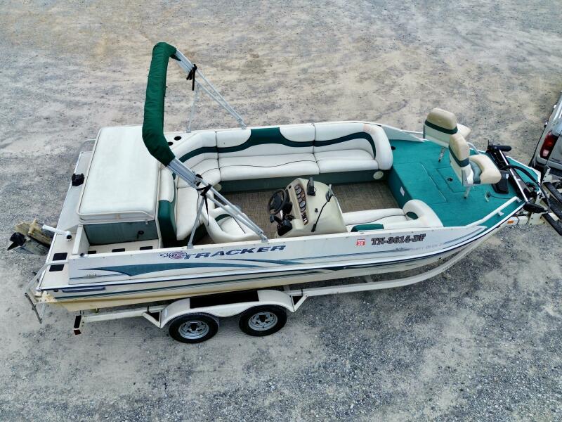 21' 2002 Sun Tracker Party Deck 21