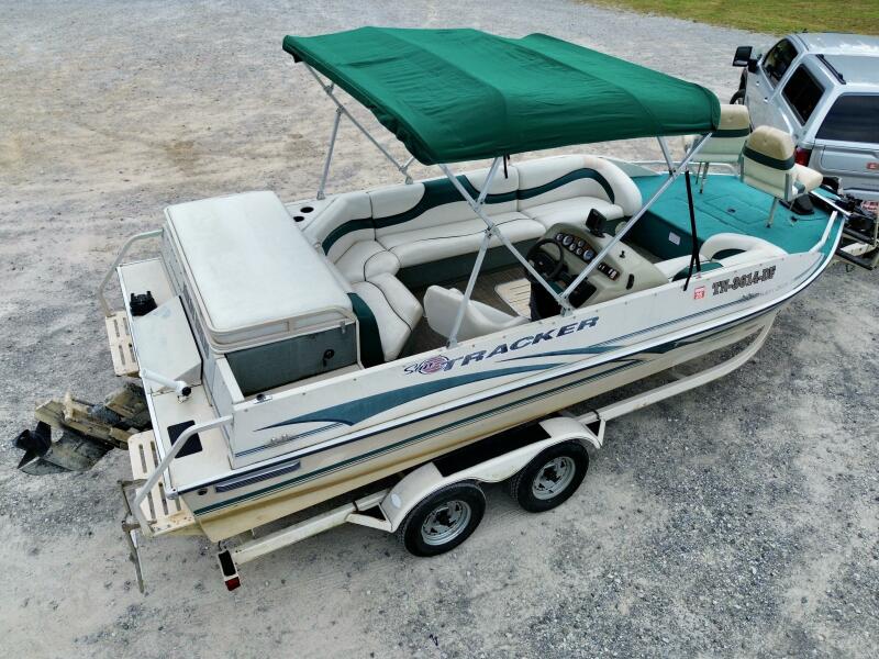 21' 2002 Sun Tracker Party Deck 21