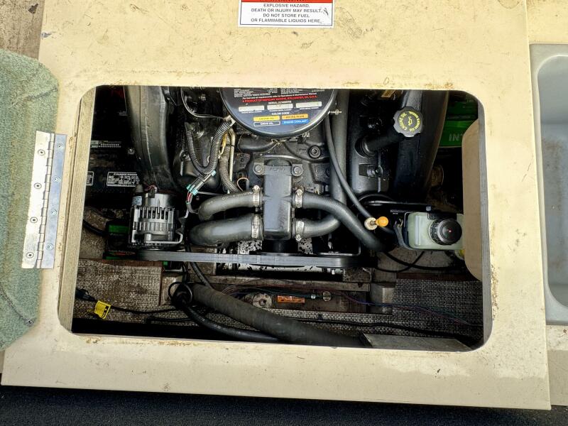 21' 2002 Sun Tracker Party Deck 21