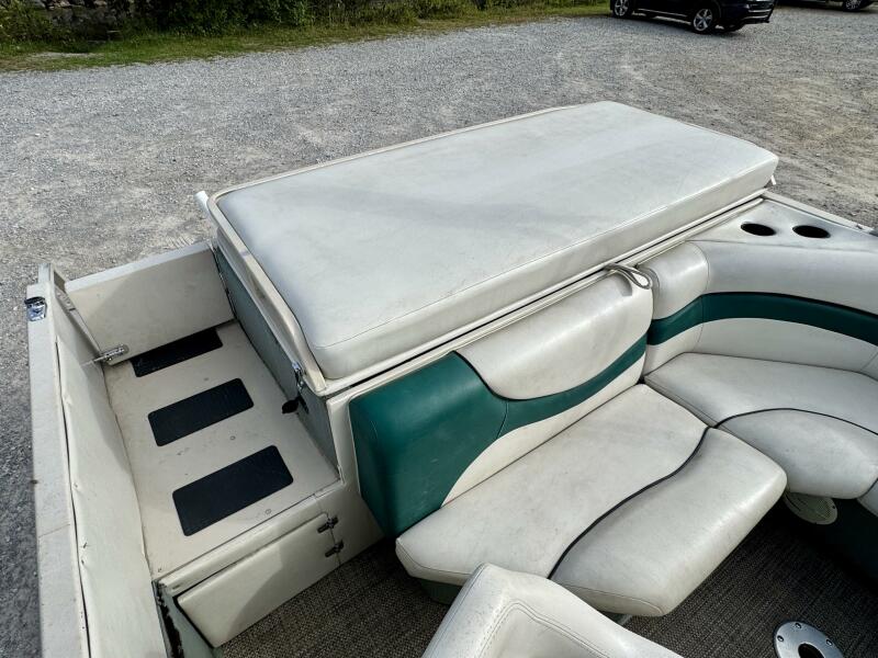 21' 2002 Sun Tracker Party Deck 21