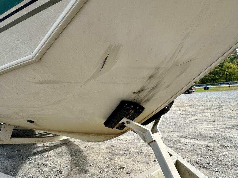 21' 2002 Sun Tracker Party Deck 21