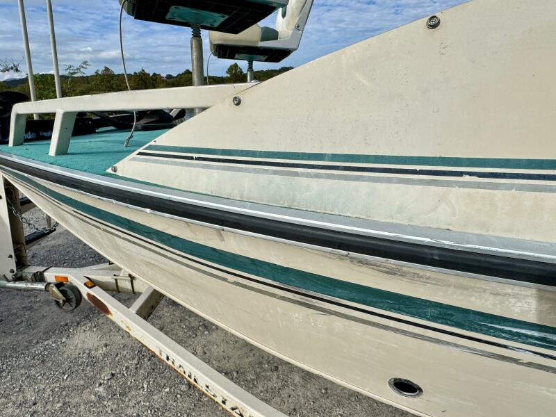 21' 2002 Sun Tracker Party Deck 21