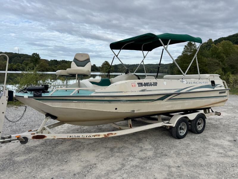 21' 2002 Sun Tracker Party Deck 21