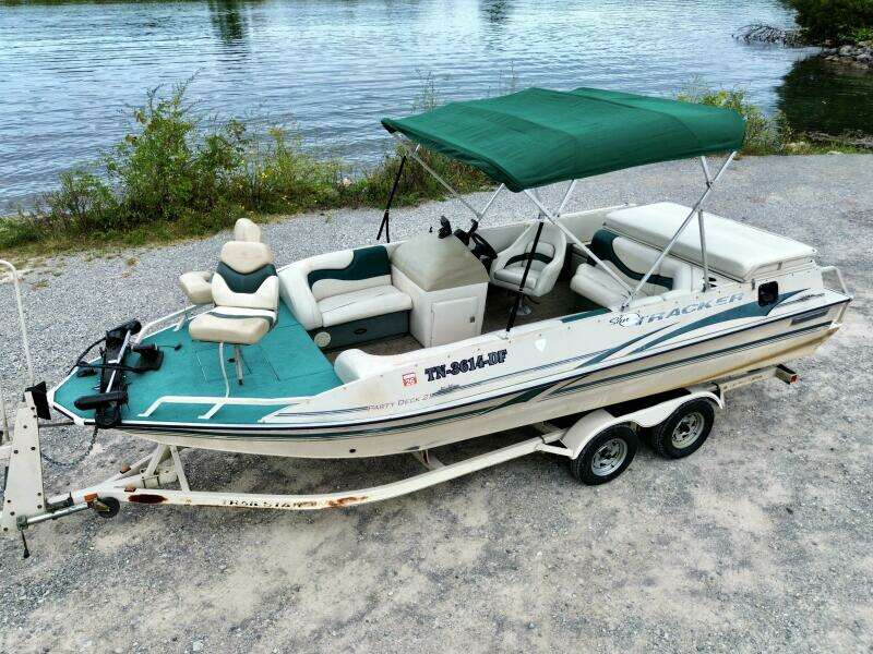 21ft Sun Tracker Yacht For Sale