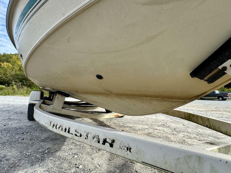 21' 2002 Sun Tracker Party Deck 21