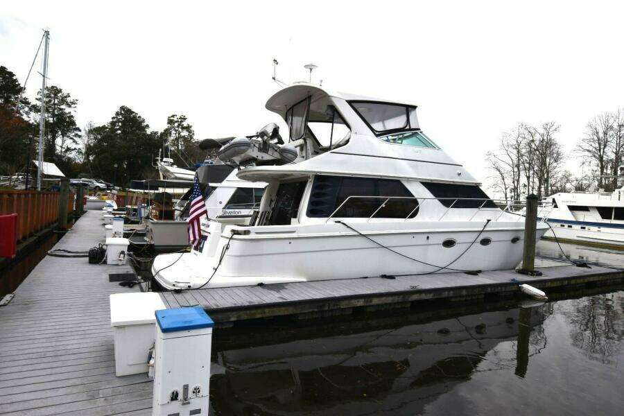 E2RT 46ft Carver Yacht For Sale