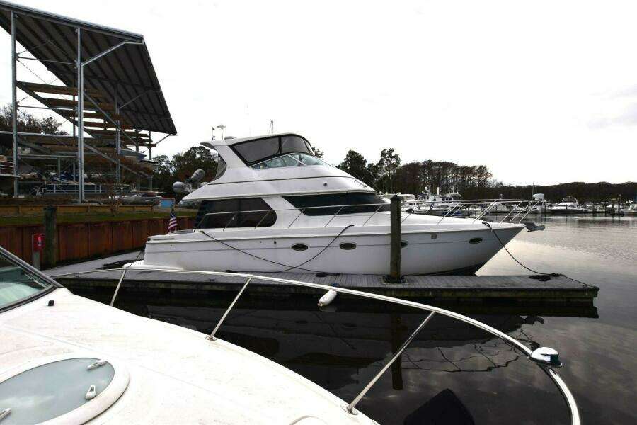 E2RT 46ft Carver Yacht For Sale