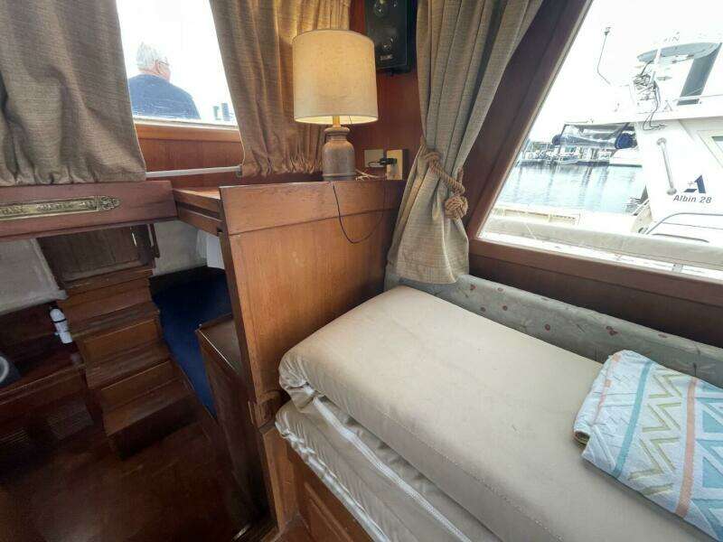 Lady mar 34ft Marine Trader Yacht For Sale