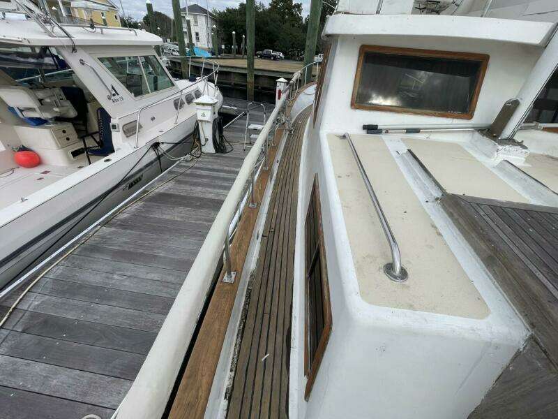 Lady mar 34ft Marine Trader Yacht For Sale