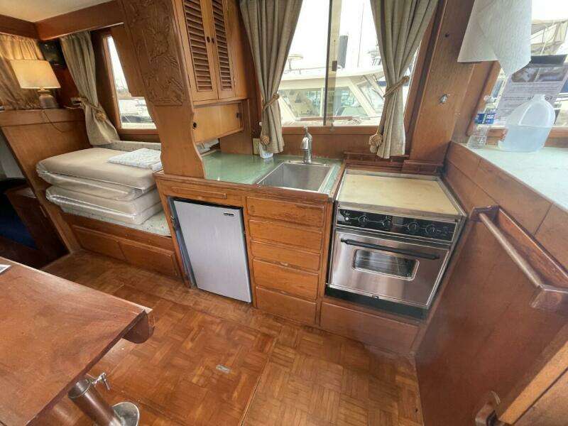 Lady mar 34ft Marine Trader Yacht For Sale