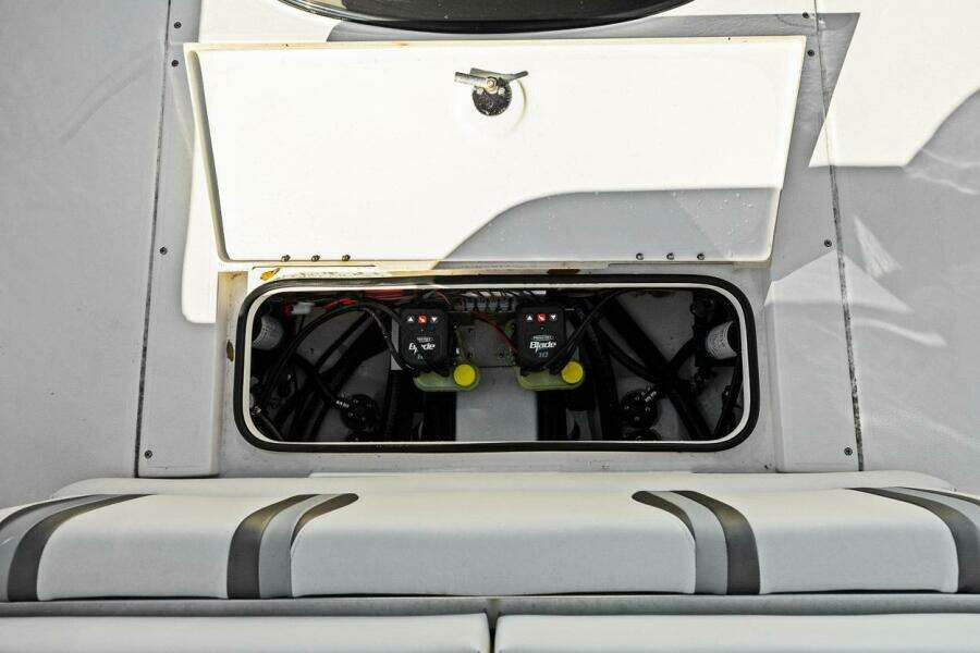 27ft ShearWater Yacht For Sale