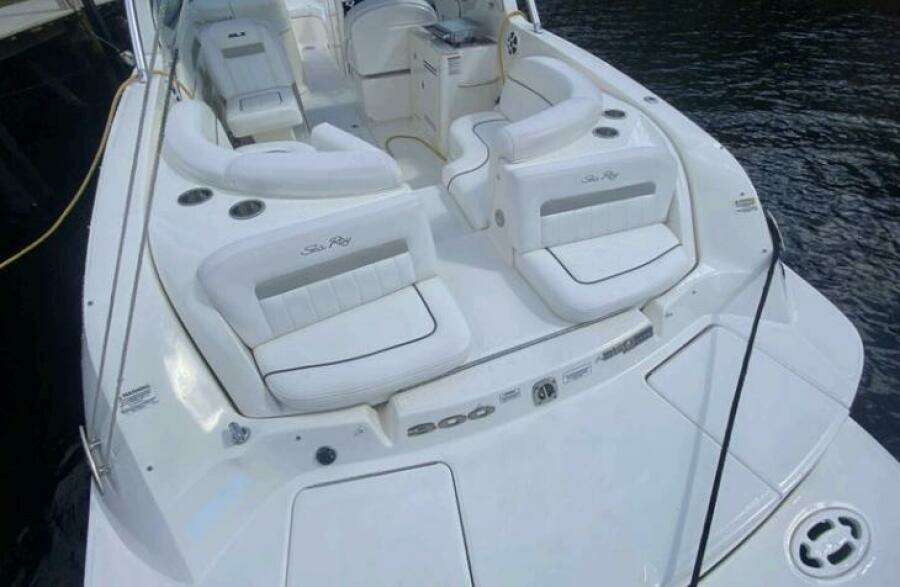 30ft Sea Ray Yacht For Sale