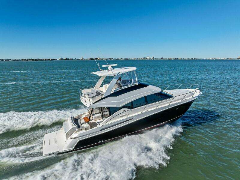 2016 Tiara Yachts 50 Flybridge - Profile 