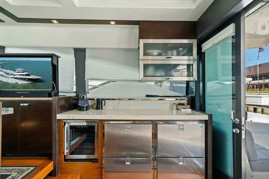 2016 Tiara Yachts 50 Flybridge - Galley