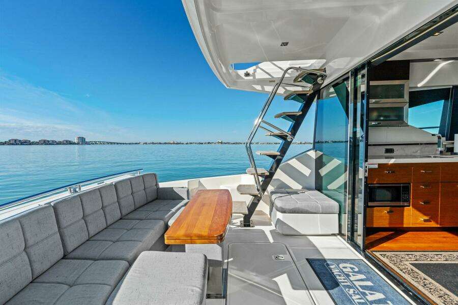 2016 Tiara Yachts 50 Flybridge