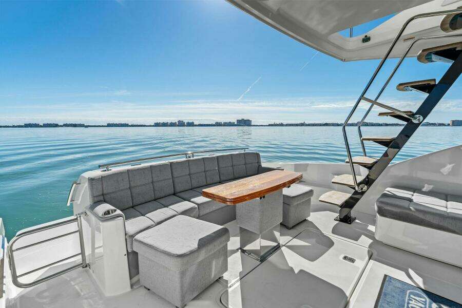 2016 Tiara Yachts 50 Flybridge