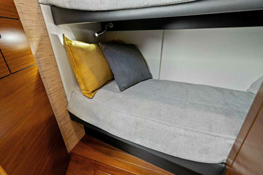 2016 Tiara Yachts 50 Flybridge - Stateroom