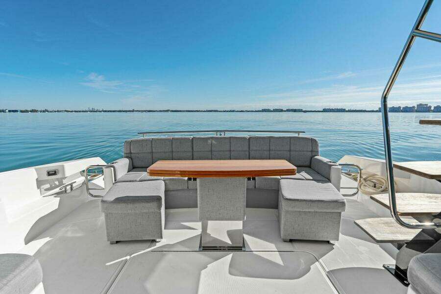 2016 Tiara Yachts 50 Flybridge