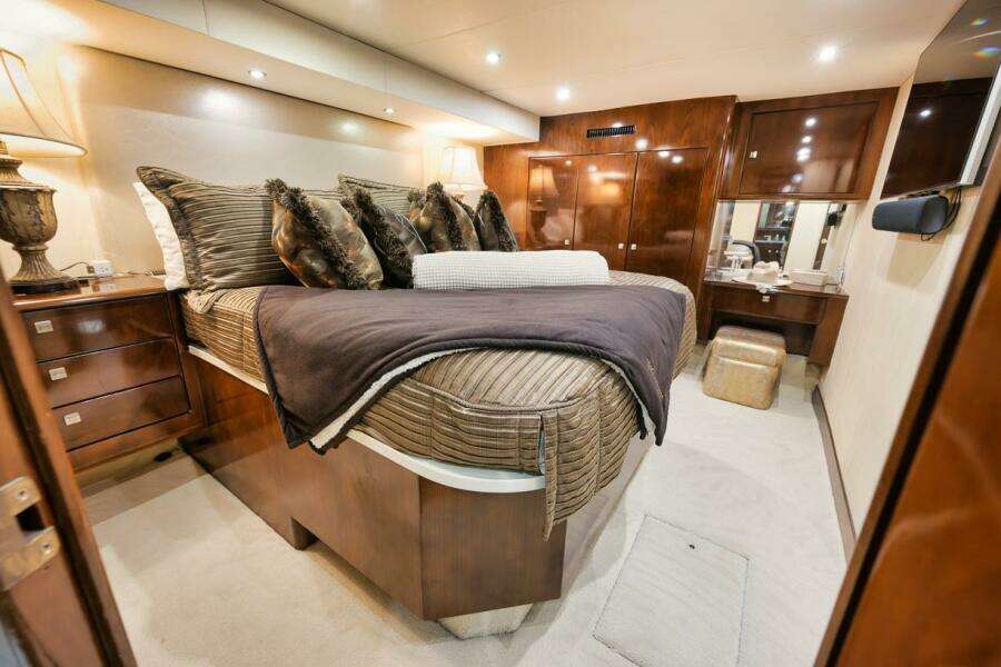 Ocean 73 UNCONQUERED - Master Stateroom