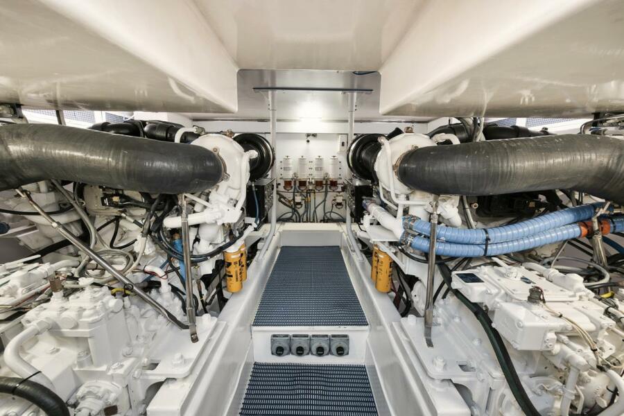 73' 2005 Ocean 73 Super Sport