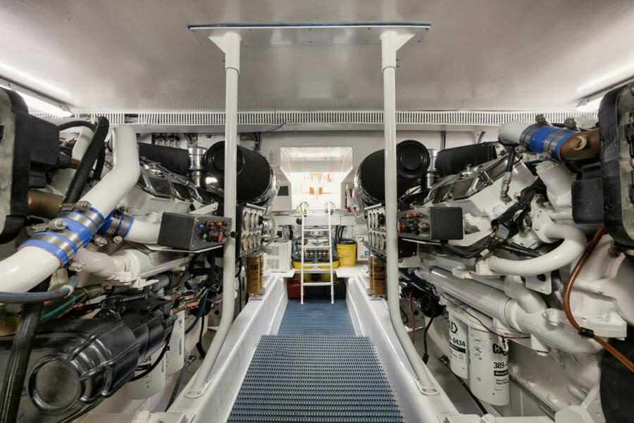 73' 2005 Ocean 73 Super Sport