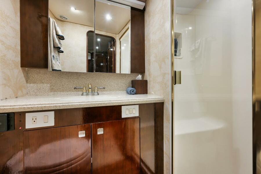 73' 2005 Ocean 73 Super Sport