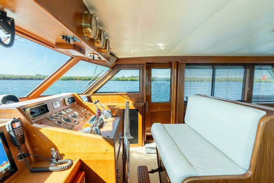 EVEN KEEL 53ft Hatteras Yacht For Sale