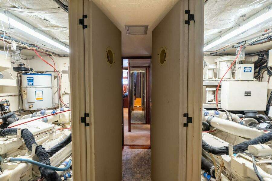 EVEN KEEL 53ft Hatteras Yacht For Sale