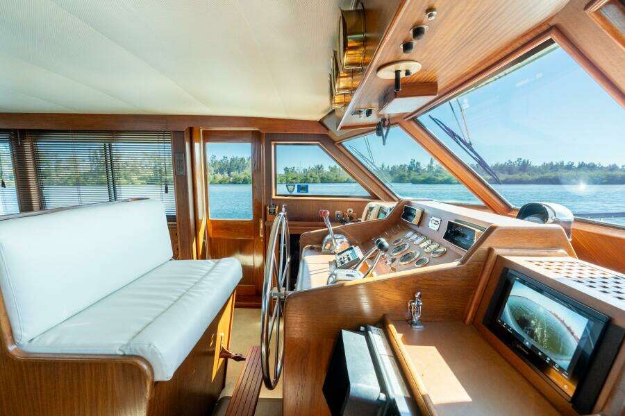 EVEN KEEL 53ft Hatteras Yacht For Sale