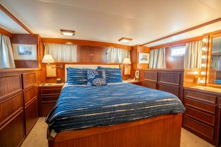 EVEN KEEL 53ft Hatteras Yacht For Sale