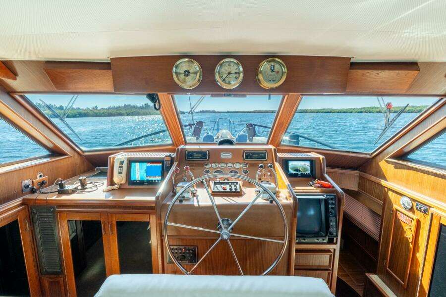 EVEN KEEL 53ft Hatteras Yacht For Sale