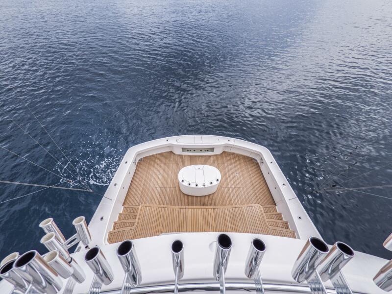 92' 2021 Viking 92 Skybridge