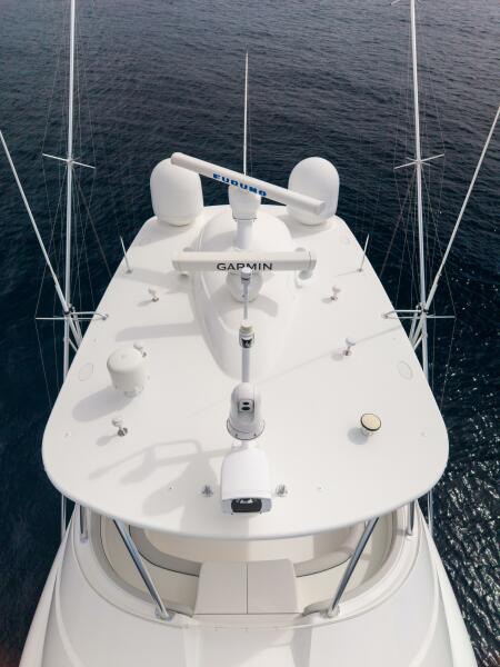 92' 2021 Viking 92 Skybridge