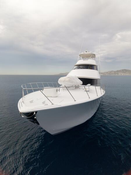 92' 2021 Viking 92 Skybridge