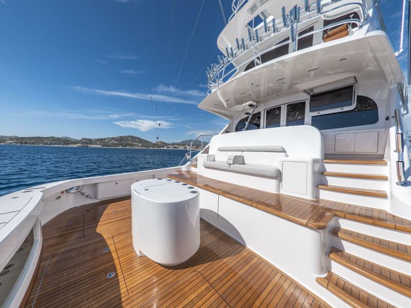 92' 2021 Viking 92 Skybridge