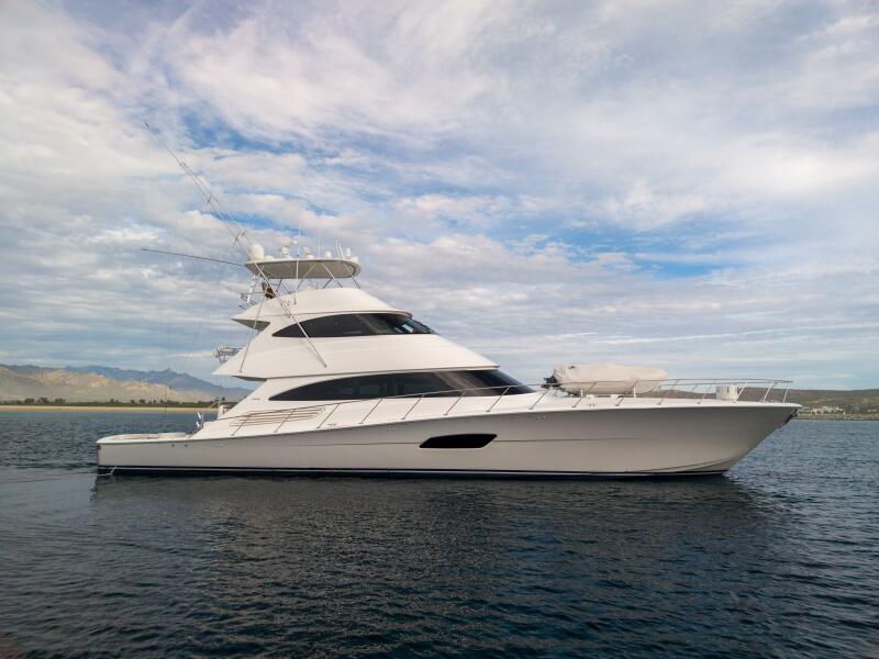 92' 2021 Viking 92 Skybridge