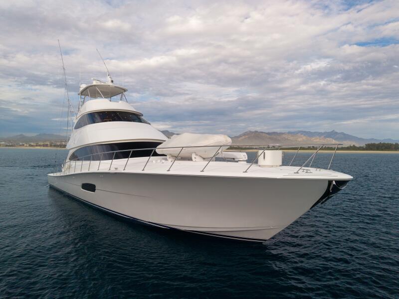 92' 2021 Viking 92 Skybridge