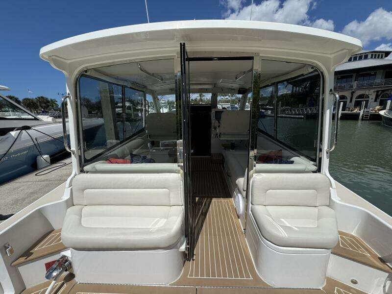 Jewel 43ft MJM Yacht For Sale