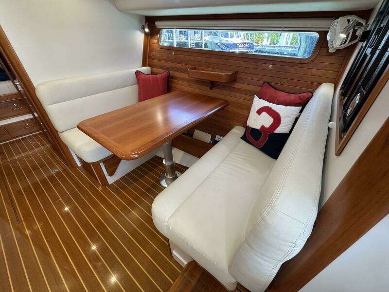 Jewel 43ft MJM Yacht For Sale