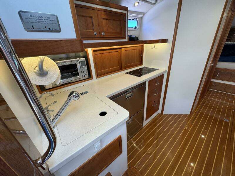 Jewel 43ft MJM Yacht For Sale