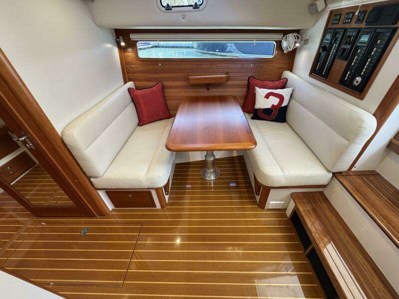 Jewel 43ft MJM Yacht For Sale