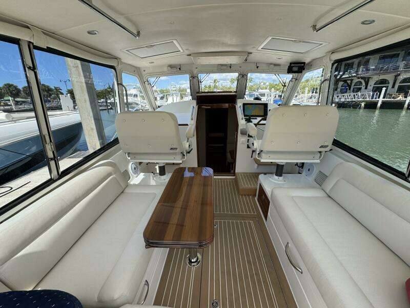 Jewel 43ft MJM Yacht For Sale