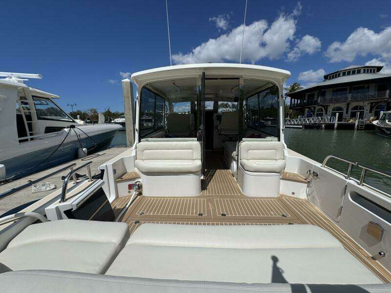 Jewel 43ft MJM Yacht For Sale