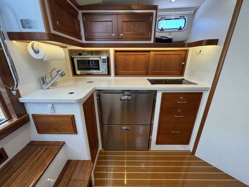 Jewel 43ft MJM Yacht For Sale