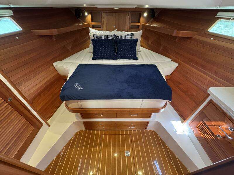 Jewel 43ft MJM Yacht For Sale
