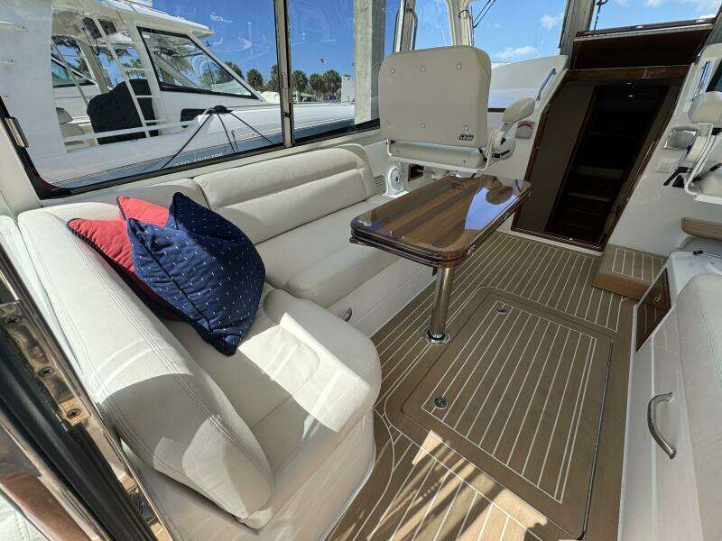 Jewel 43ft MJM Yacht For Sale